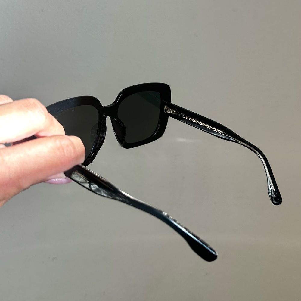 TORY BURCH MILLER OVERSIZED SQUARE FRAME SUNGLASSES/ BLACK Designer Sunglasses - Picture 9 of 16